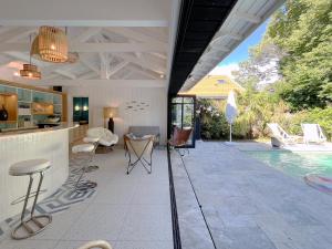 Villa front Bassin, accès plage privée, piscine