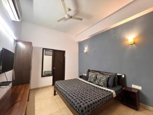 cozy room with attach washroom on rajiv chowk