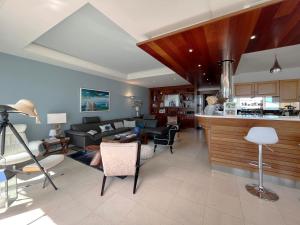 Villa front Bassin, accès plage privée, piscine