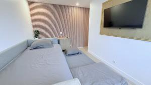 Nice Apartment with amazing view of Paris plus Parking