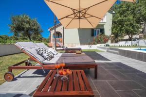 Four bedroom apartments near beach with pool