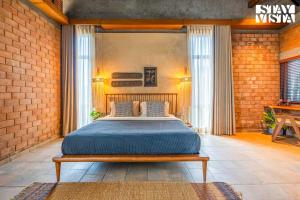 StayVista at Aaranya Villa with Pool, Luxury Amenities Lawn near Hyderabad