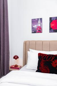 Lily one bedroom apartment with Island kitchen