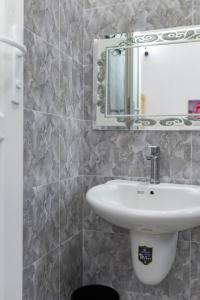 Lily one bedroom apartment with Island kitchen