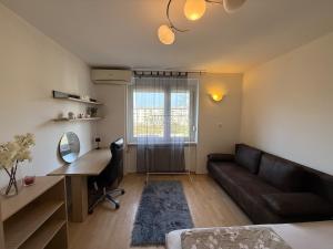 Flat close to University with private parking