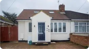 Douglas Crescent - Lovely 4 Bed House - Parking- WIFi-10 Mins to Heathrow Airport - Ickenham