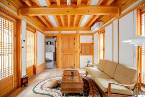 Numaru Stay - Luxury Private Hanoks in Seochon, Seoul