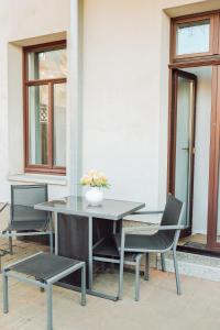 Zentrum, 2R, eigene Terrasse, WiFi, 4P, modern, ruhig