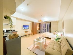 Prime BGC Condo Next to Venice Mall #vlrtc17e