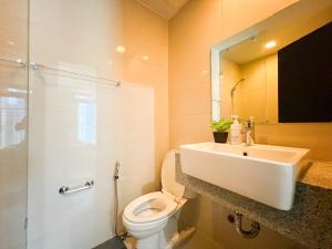 Luxury BGC Condo Near Uptown,Grand Hyatt #upt219k