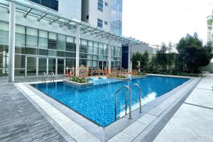 Prime BGC Condo Near Grand Hyatt #upt131q