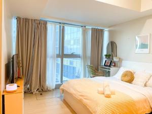 Luxurious Modern BGC Condo at Uptown #upt131h