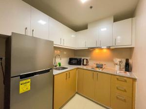 Chic BGC Condo Near Uptown Parade #upt124r