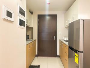 BGC Condo Facing Mitsukoshi Mall #upt122g