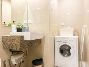 Premium BGC 1BR Condo Near Grand Hyatt #oursw9d1