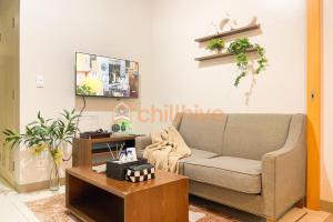 Chic BGC Condo Across Uptown Mall #ournw9b