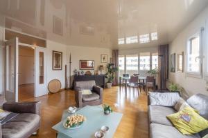 Appartements Spacious Apt With Terrace And Parking : photos des chambres