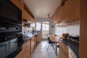 Appartements Spacious Apt With Terrace And Parking : photos des chambres
