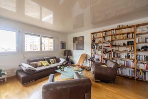 Appartements Spacious Apt With Terrace And Parking : photos des chambres