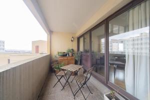Appartements Spacious Apt With Terrace And Parking : photos des chambres