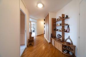 Appartements Spacious Apt With Terrace And Parking : photos des chambres