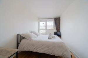 Appartements Spacious Apt With Terrace And Parking : photos des chambres