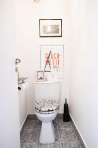 Appartements Spacious Apt With Terrace And Parking : Appartement 4 Chambres avec Balcon 

