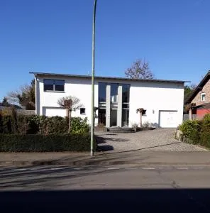 Lichtdurchflutetes Atelierhaus mit Skulpturenpark - 尼德根