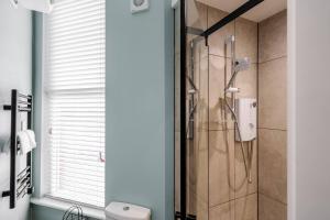 Shared Kitchen Great4ShortStays Free Parking