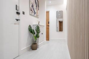 Shared Kitchen Great4ShortStays Free Parking