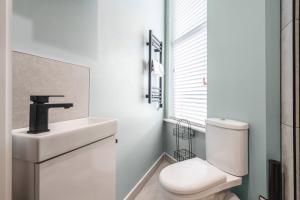 Shared Kitchen Great4ShortStays Free Parking