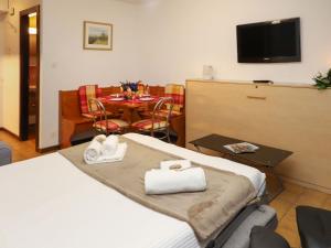 Apartment Arnica 16 by Interhome