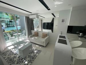 Stylish Apartment - Ultra-Fast Fiber Internet, Pool, Sauna, Gym, Smart TV, Guest friendly