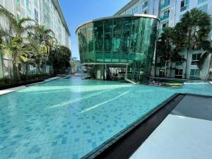 Stylish Apartment - Ultra-Fast Fiber Internet, Pool, Sauna, Gym, Smart TV, Guest friendly