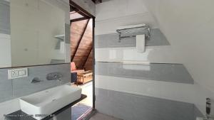 PINE CROFT AROMA luxury villas and Resort