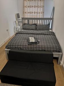 Lascelles house - a few mins to US Embassy, Battersea Power Station & Central London