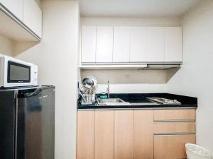 Skyline Views Serenity in the City