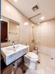 Skyline Views Serenity in the City