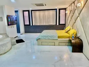 Cozycasa By Nattis group 4 BR - Jacuzzi & private garden - Kondapur