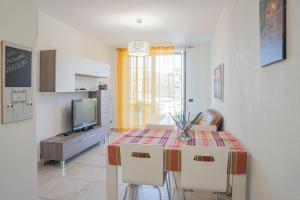 065 - VILLA LETIZIA, Elegante 2 PISCINA e Natura, 10 minuti da MARE e SPIAGGIE