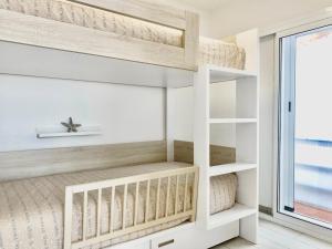 LLOGUER30 White Home, terrace with views, close to the beach