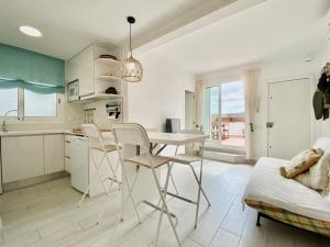 LLOGUER30 White Home, terrace with views, close to the beach