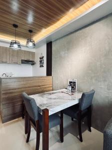 A Smooth Cozy City Loft