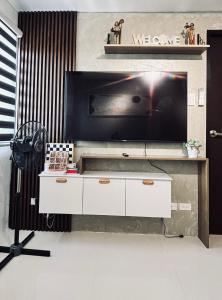 A Smooth Cozy City Loft