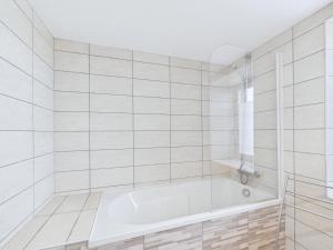 Maisons de vacances Maison de campagne avec grand jardin pour 8 : photos des chambres