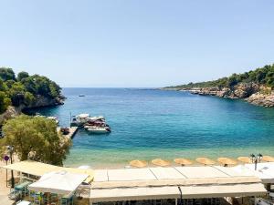 Beachfront Alonissos Rooms - Galazia Thea Gems