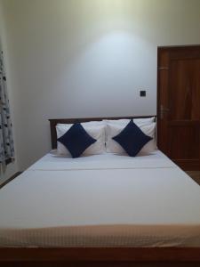 Airport A4 Travelers Villa - Free Airport Pick Up & 24HRS