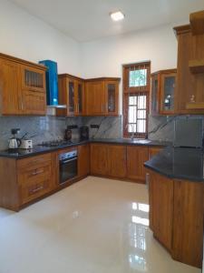 Airport A4 Travelers Villa - Free Airport Pick Up & 24HRS