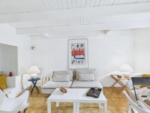 Maisons de vacances Maison en pierre avec grand jardin pour 4 : photos des chambres
