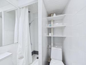 Maisons de vacances Maison en pierre avec grand jardin pour 4 : photos des chambres